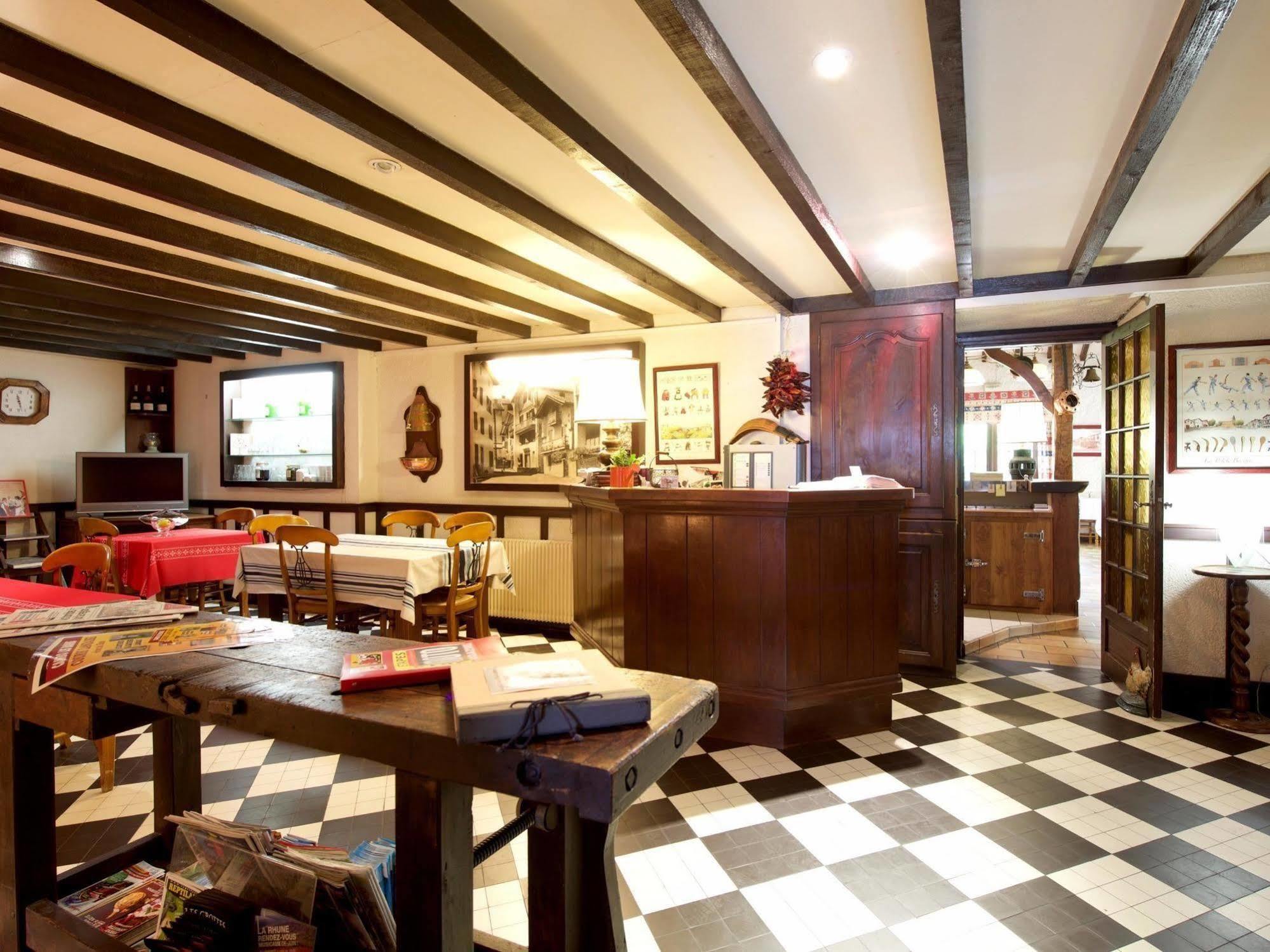 Auberge Chez Tante Ursule Камбо-ле-Бен Екстериор снимка