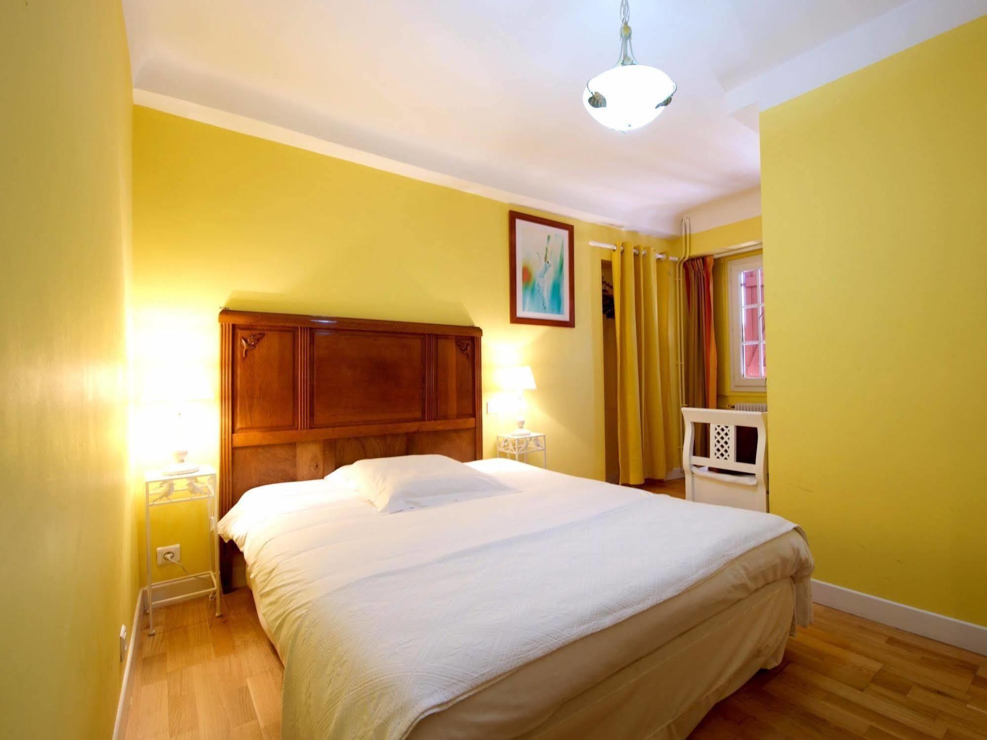 Auberge Chez Tante Ursule Камбо-ле-Бен Екстериор снимка