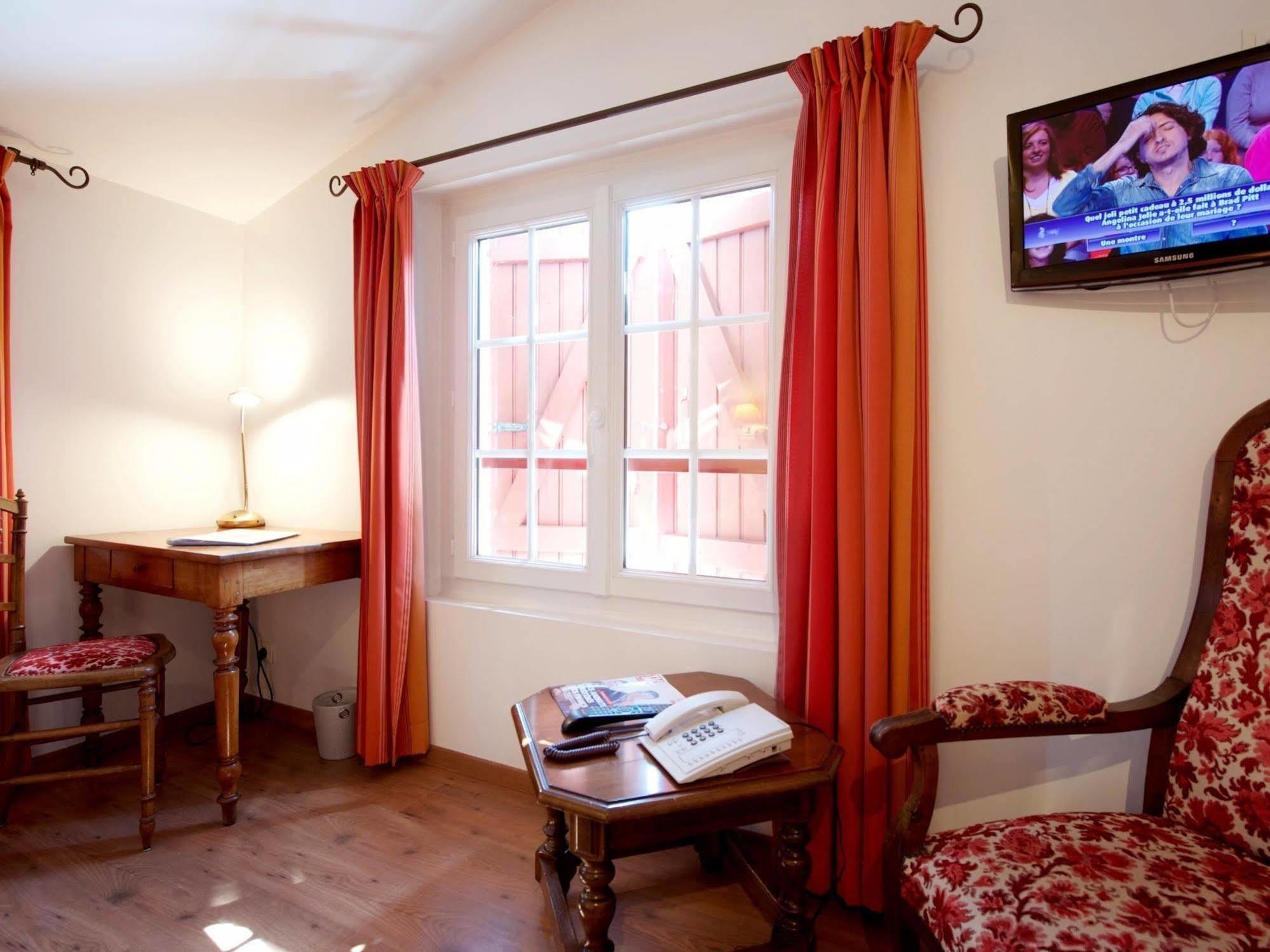 Auberge Chez Tante Ursule Камбо-ле-Бен Екстериор снимка